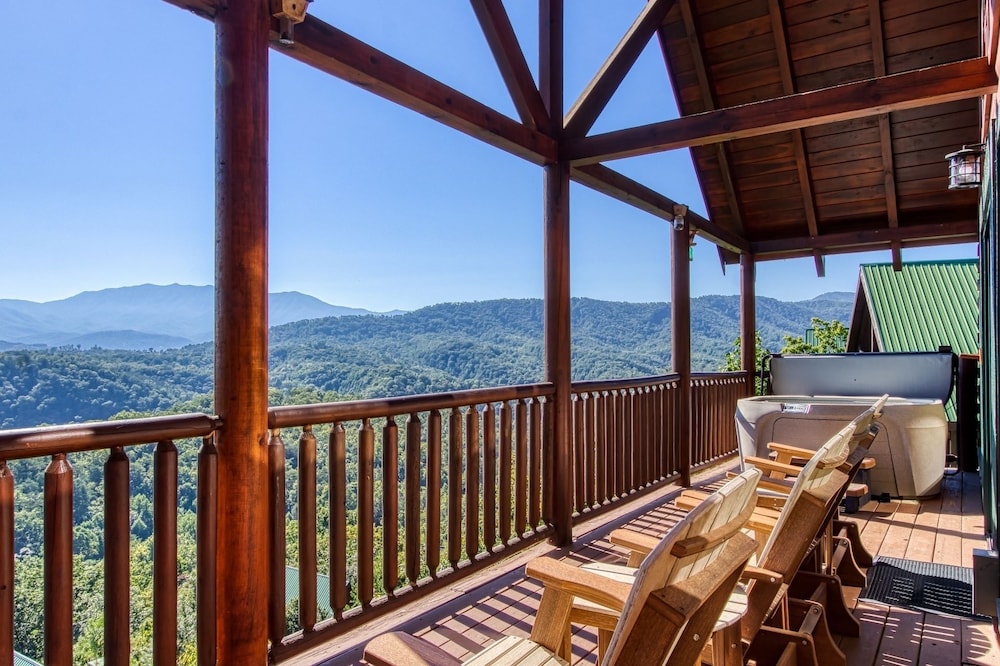 Majestic Mountain View - Great Location! - Convenient To Everything! 2 Bedroom Cabin by RedAwning view 5