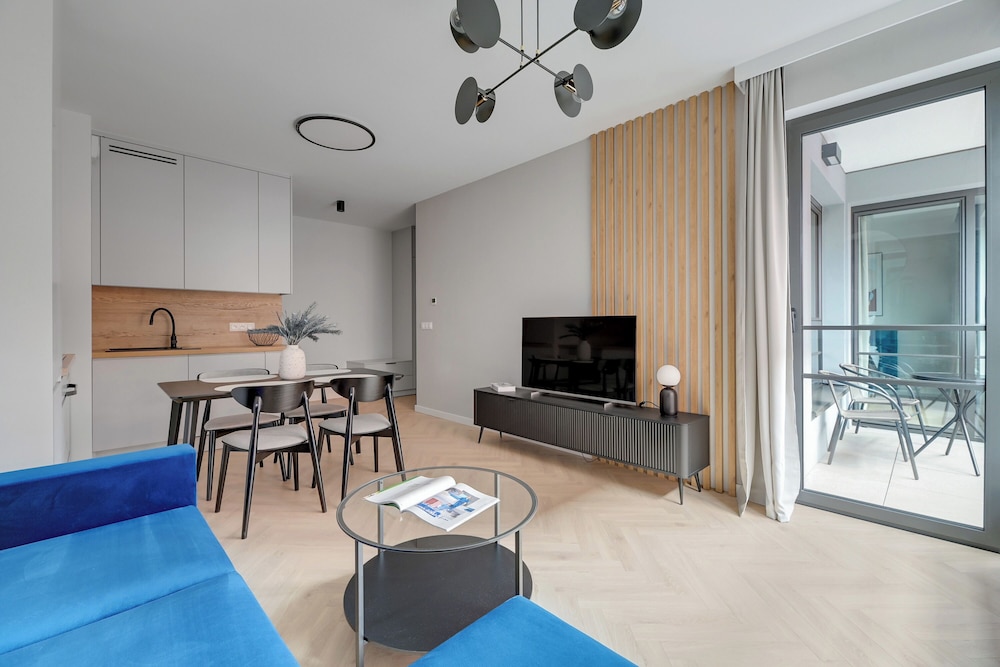 Doki Living - Foodhall & Parking by Downtown Apartments