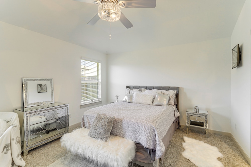 Fenced Yard: Quiet Family Home in Richmond