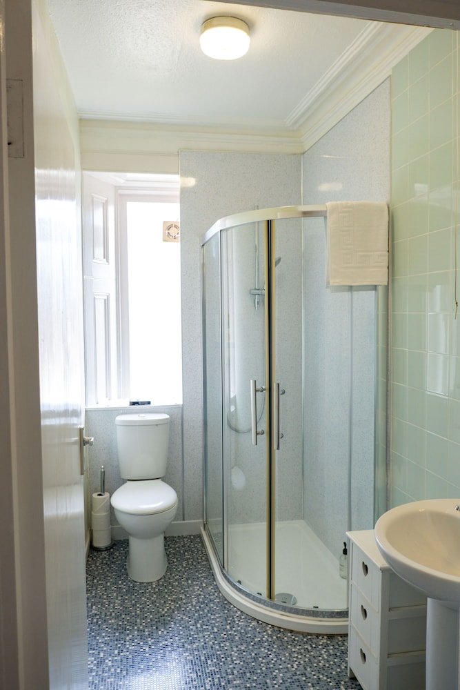 Corran House Guest House & Hostel