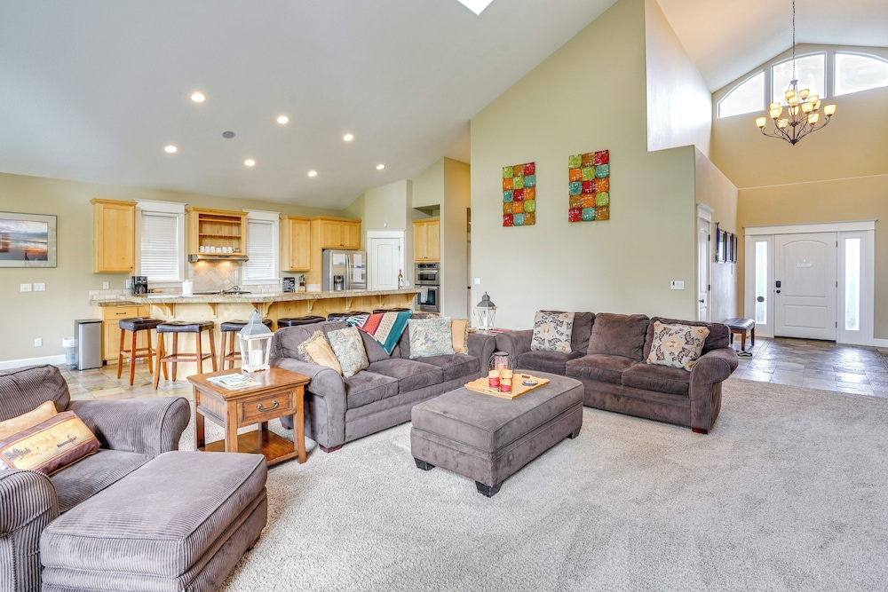 Redmond Golf Getaway - Near Smith Rock State Park!