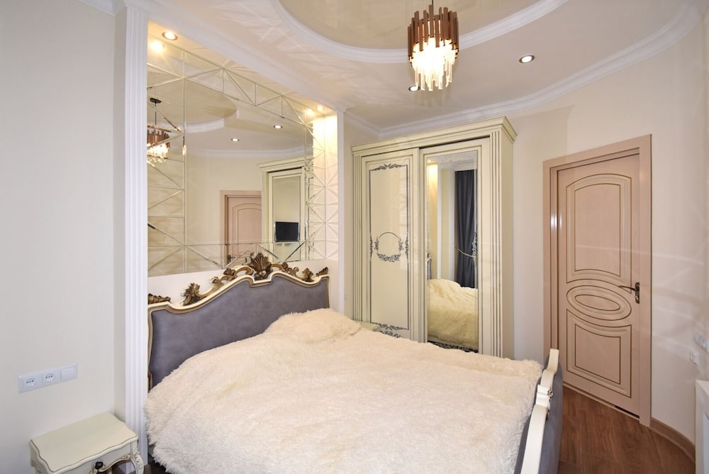 Apartments by Luxe Group AM422