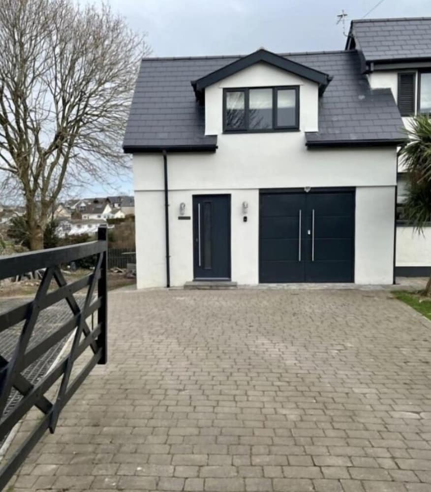 Bridgend Vacations - Orchard Lodge - Coastal Retreat - Property Image 1