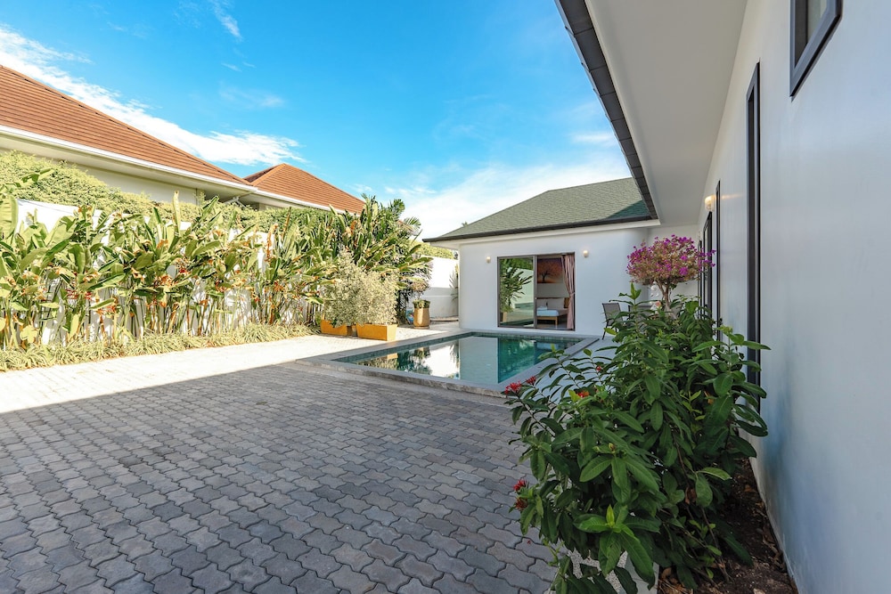 Villas 6BR 2 Pools For Group Vibe V193