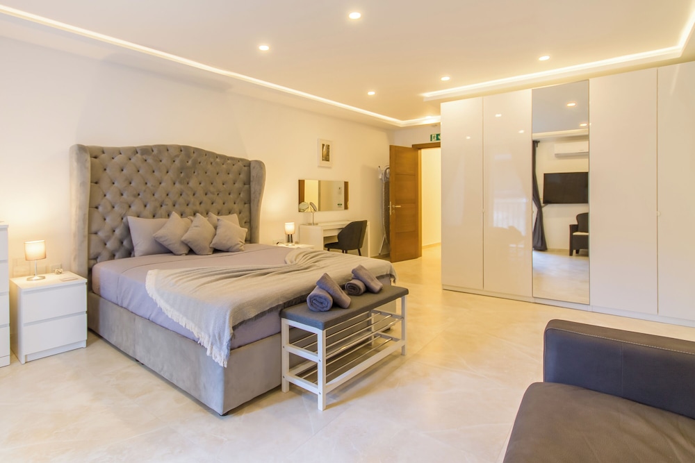 Modern & Spacious apt 2mn to the sea Qawr photo 3