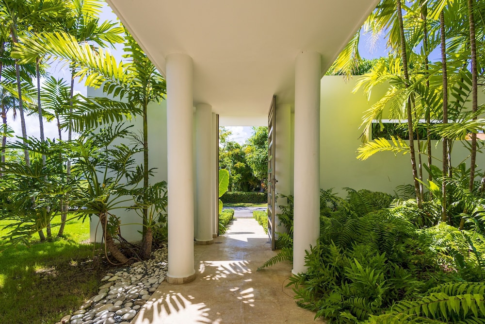 Villa Desiree 5BR Cocotal Luxury Villa Pool Maid