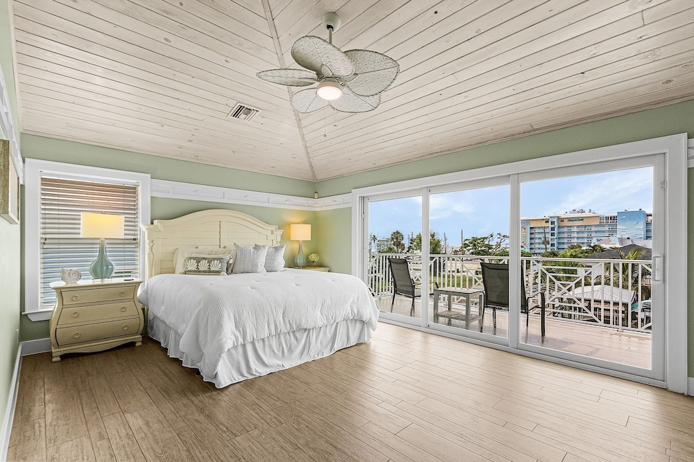 571 Seabatical: Canal Front With Pool! 5 Bedroom Home