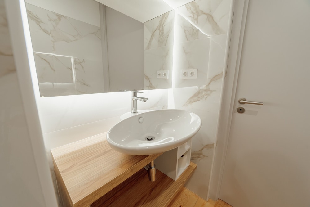 Heart OF Porto Apartment C by Vacationy