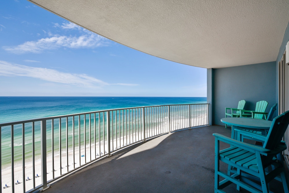 Twin Palms by Book That Condo