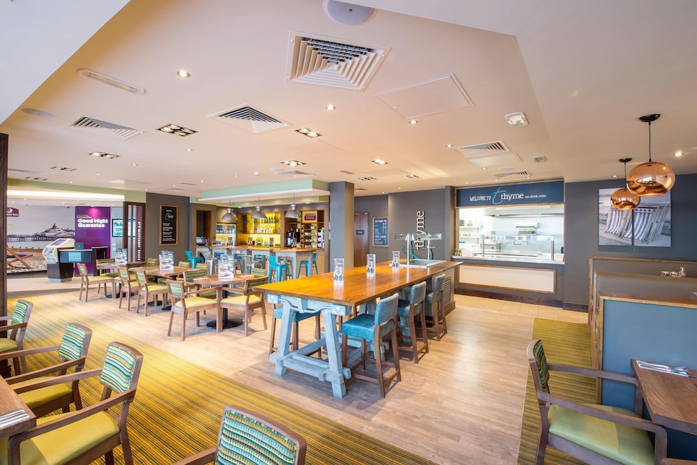 Premier Inn Eastbourne Town Centre 3
