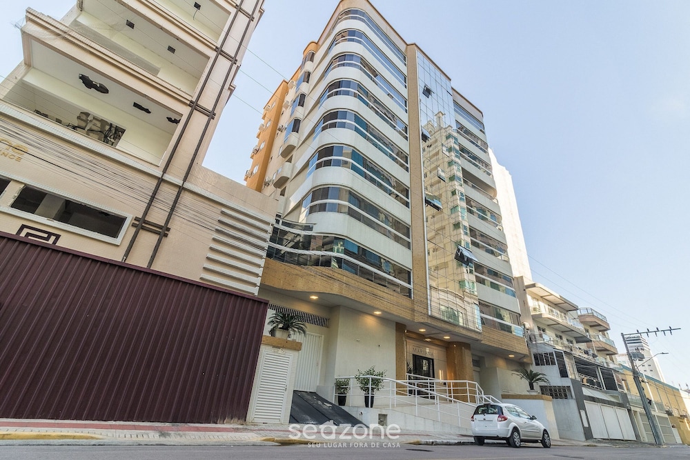 3 Bedroom Apartment 130m From the Beach Mmp0137