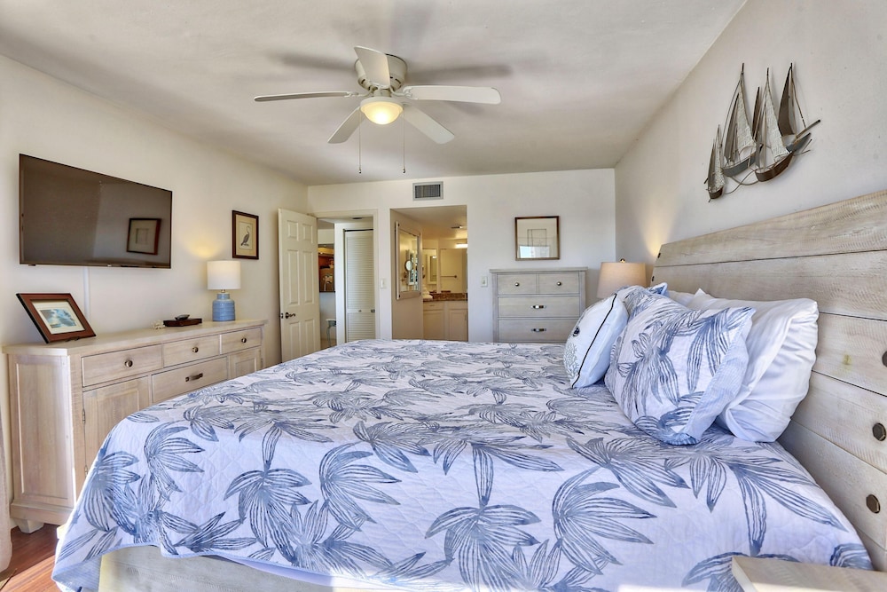 Land's End 5-302 Gulf-bay Front - Premier