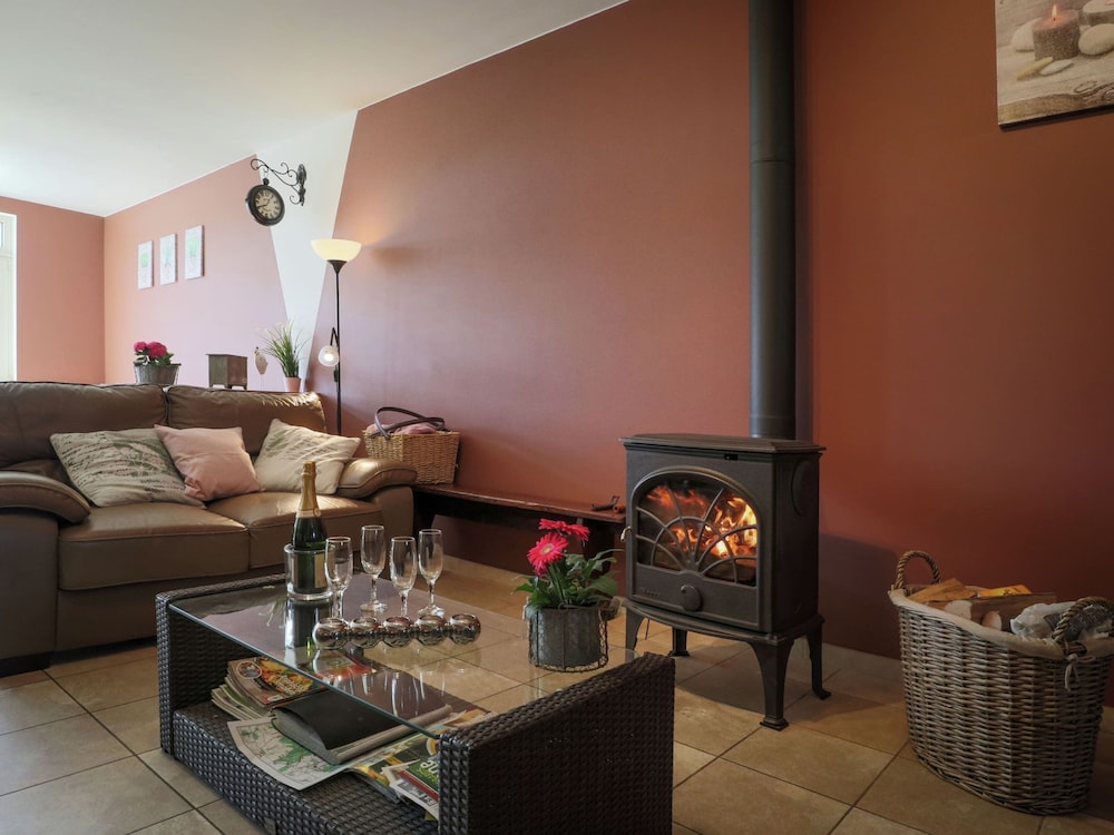 Cushy Holiday Home With Fenced Garden view 3