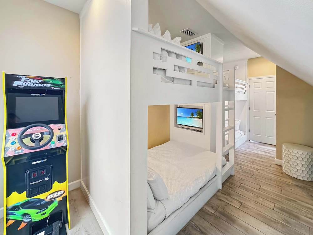 Pass Time - Beachfront for 24