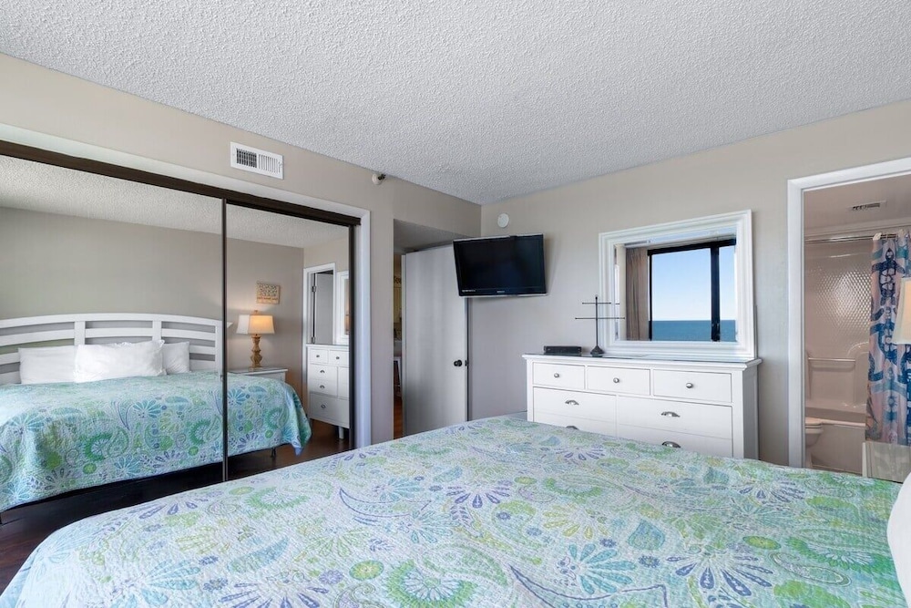 Seawinds 702 2 Bedroom Condo