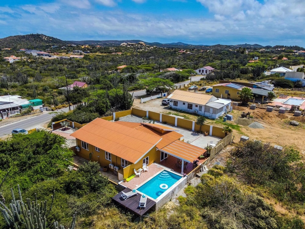 3BR Filled by Nature w Private Pool Ocean View