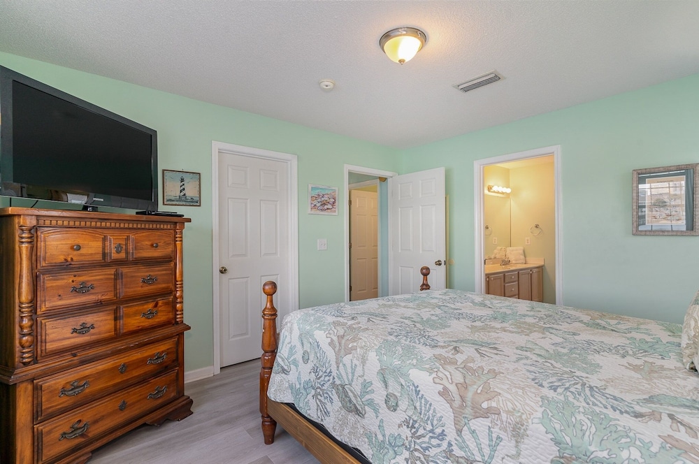 Beach home in the Cherry Grove by RedAwning view 2