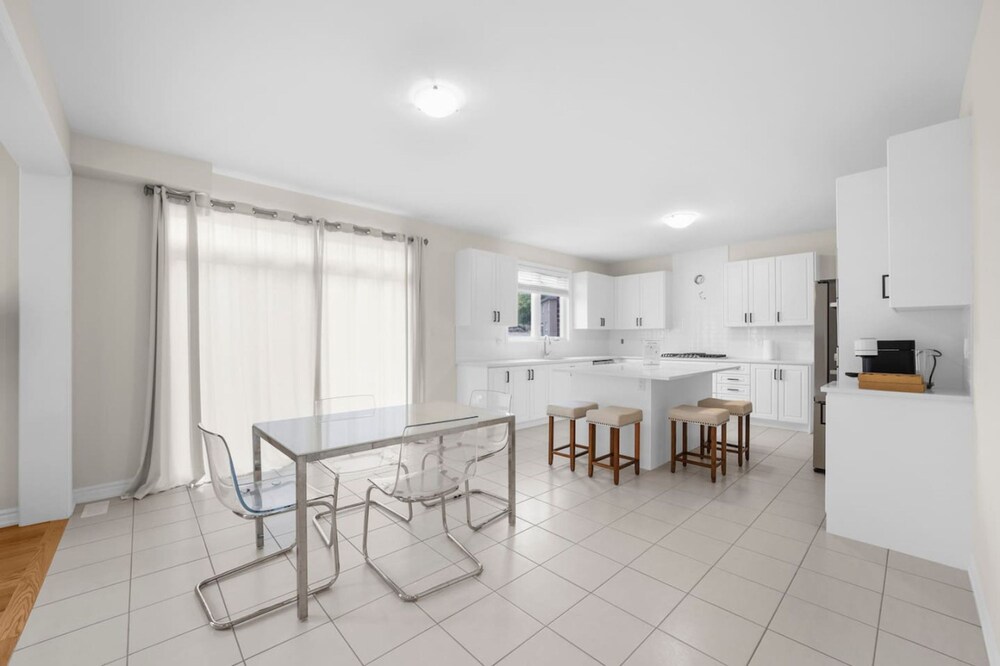 Prime Peterborough 5BR Newly Renovated Home