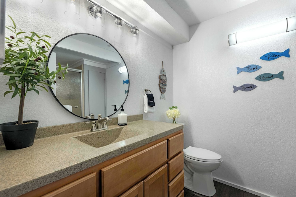 Lake Home Oasis - Sleeps 18