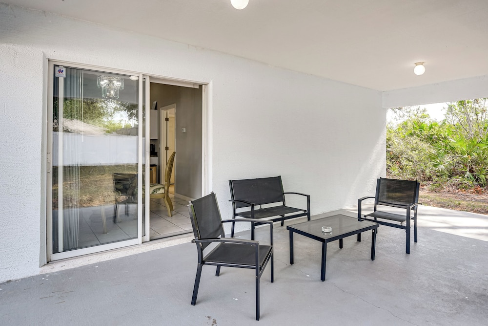 Pet-friendly Palm Coast Home: 8 Mi to Beach!