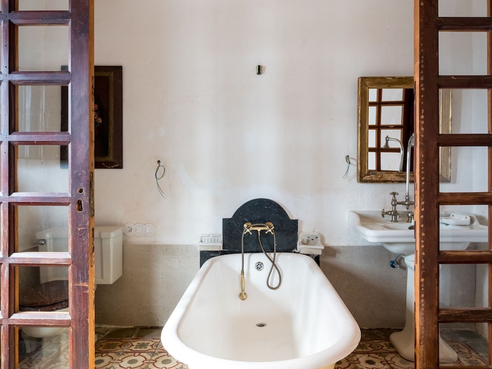 Charming Holiday Home in Fuentes de Andalucía With Pool