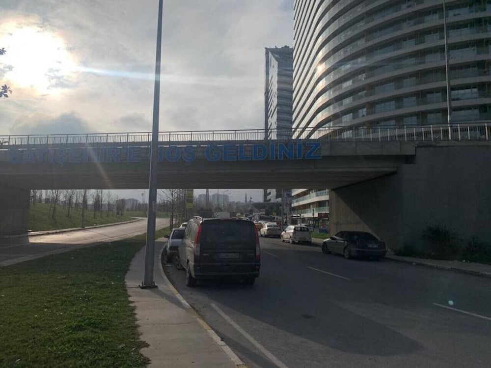 1 1 Balcony Deluxe Apart - Near Mall of Istanbul