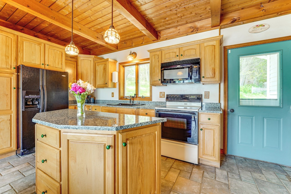 Boat & Kayak Nearby: Barters Island Home w/ Views