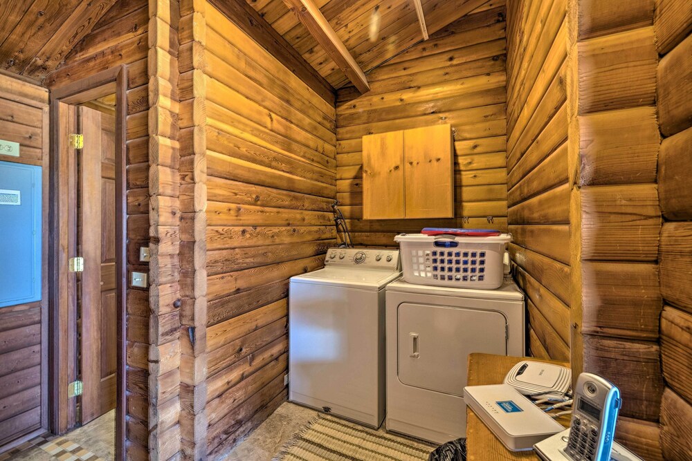 Coastal Oregon Retreat w/ Grill: 11 Mi to Astoria! view 3