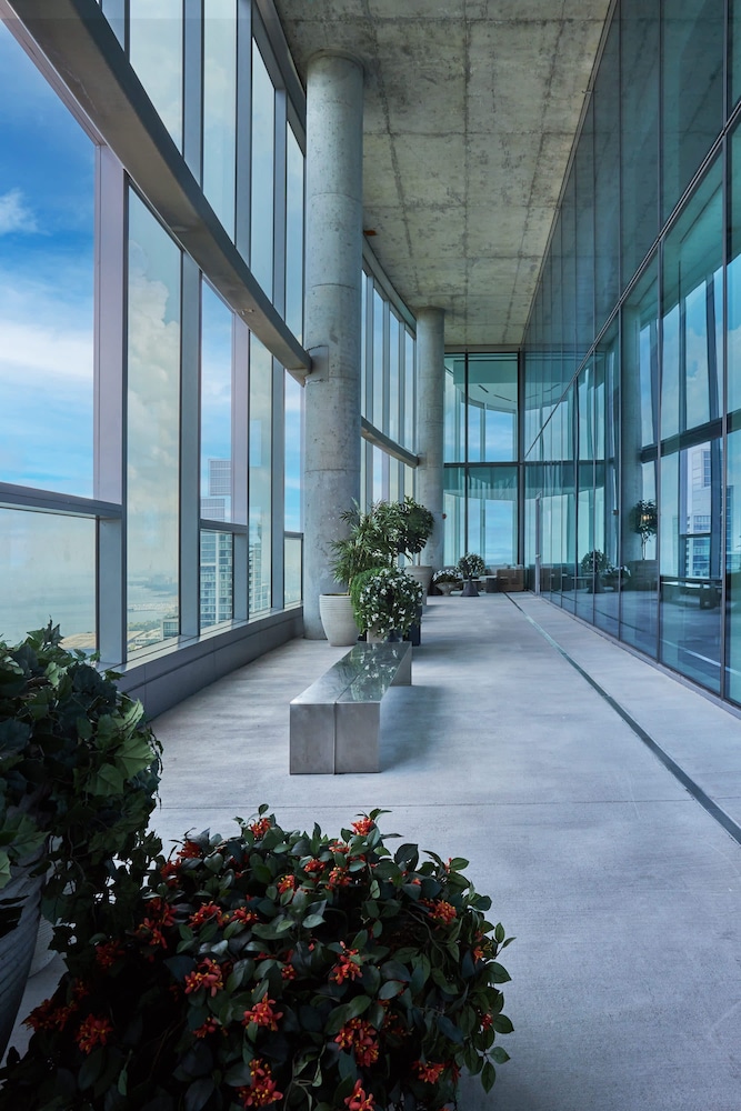 60 Fl Lake View Apt An Urban Oasis in the Sky