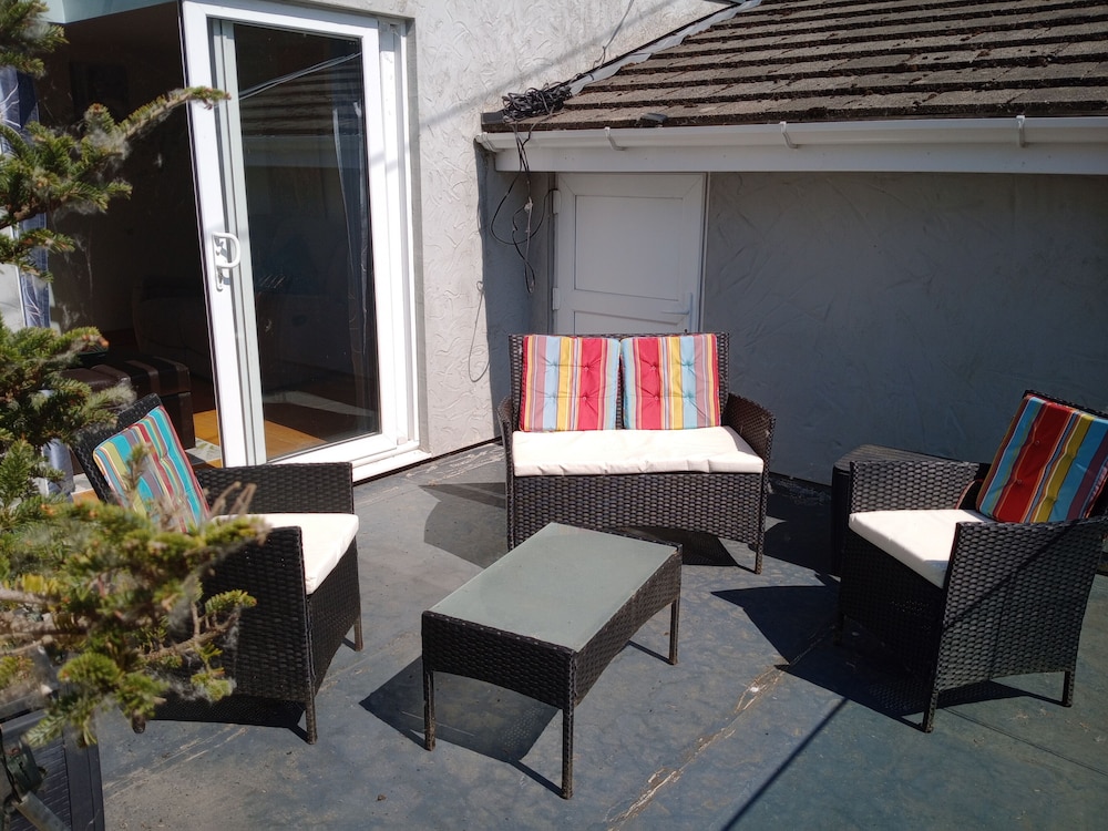 Tranquil Cabin Retreat in Llandovery