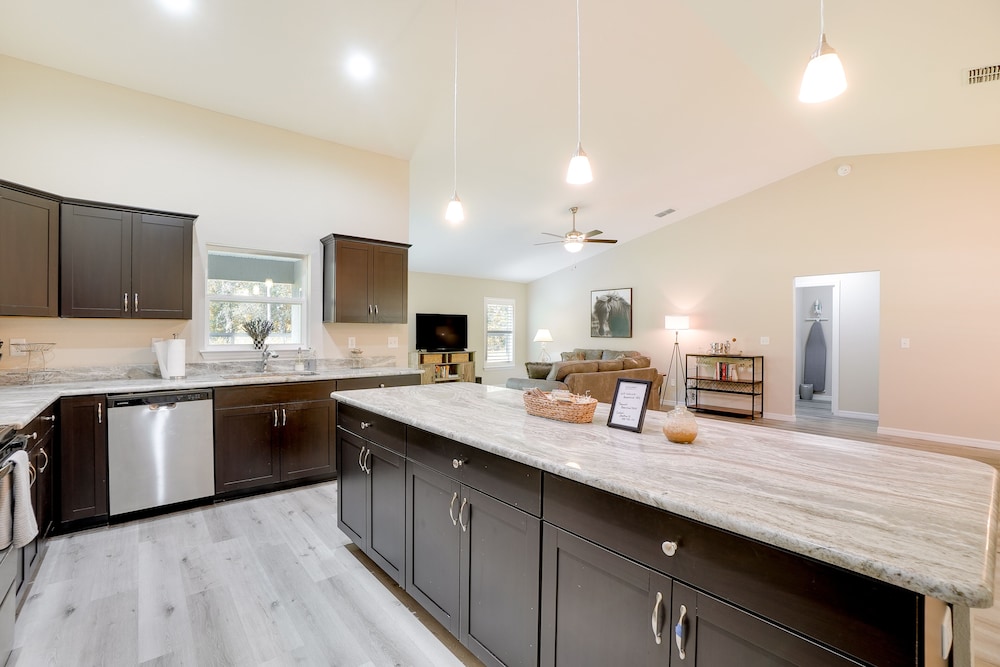 Pet-friendly Home w/ Fenced Yard in Dunnellon