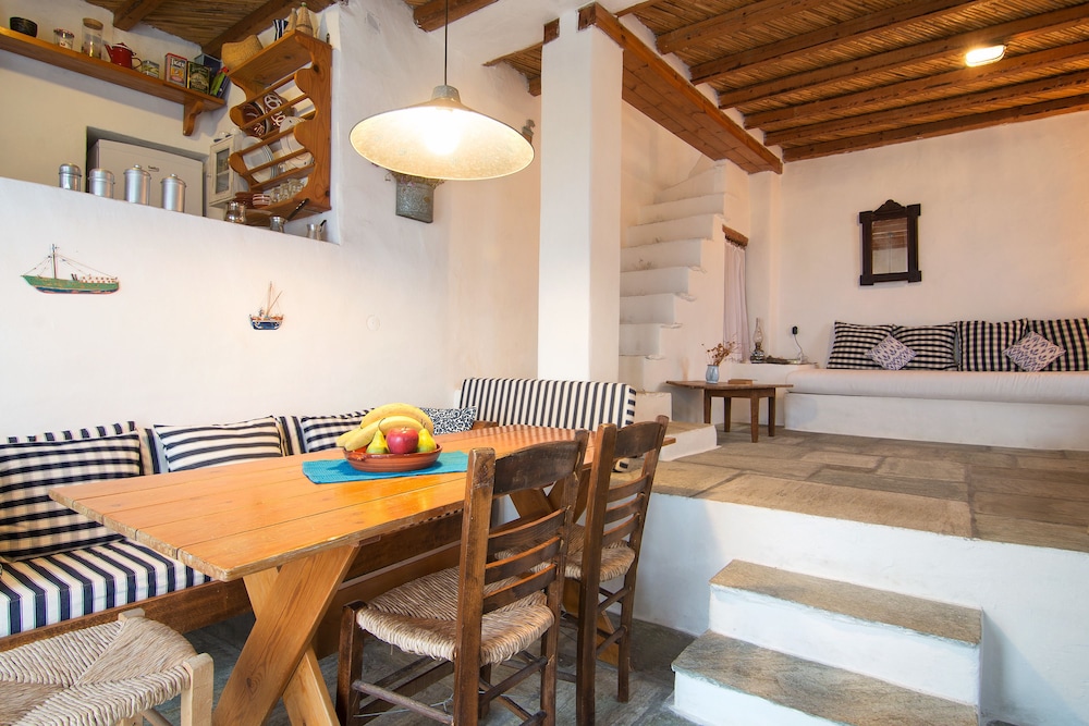 Serifos Houses Hora