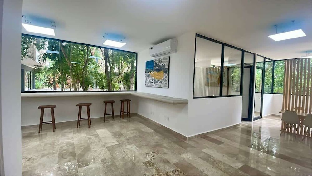Colorful Perfect Located 2 Br. W/great Amenities