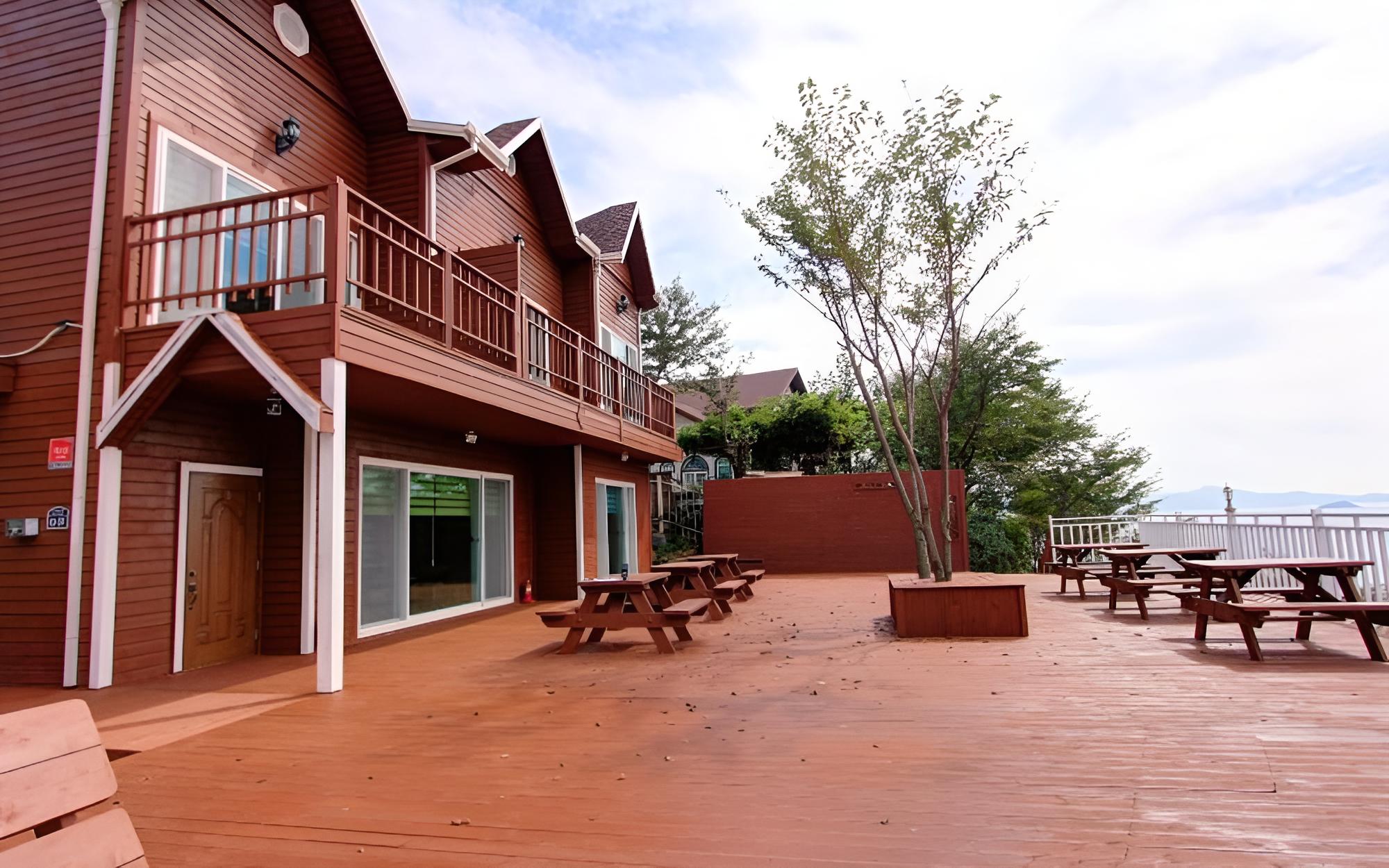 Yeosu Elvino Pension view 3