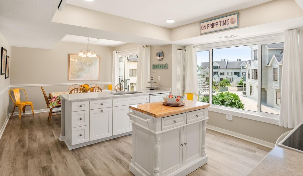 Condo with Resort Access - Great North Island Location