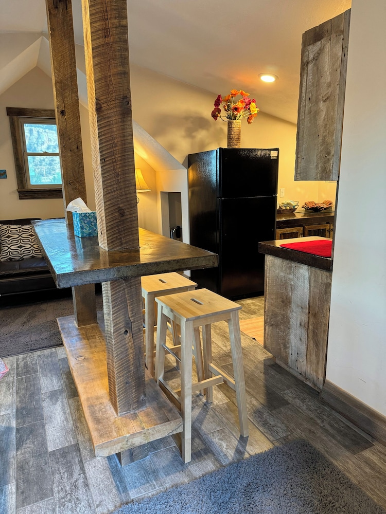 SLOT CANYONS INN