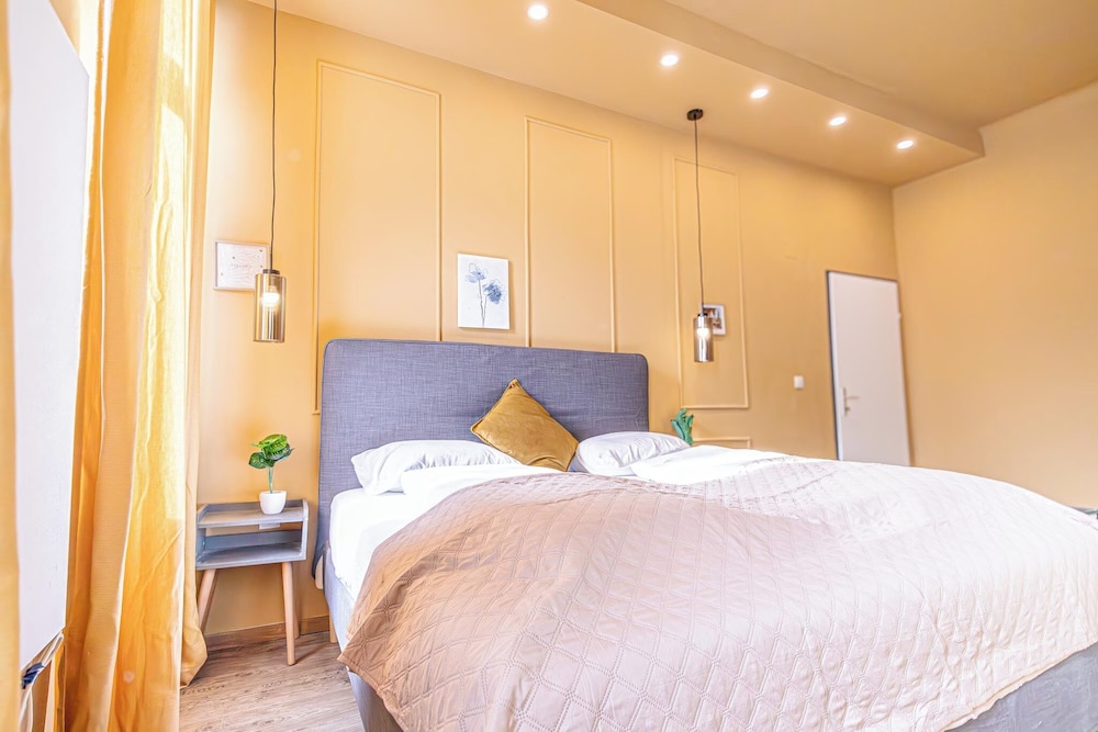 4BR Apt for 10P Walk to Westbahnhof