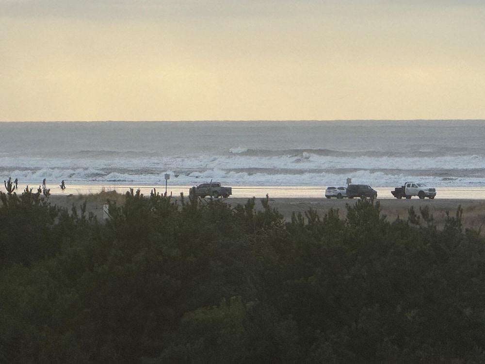 OceanShores Inn
