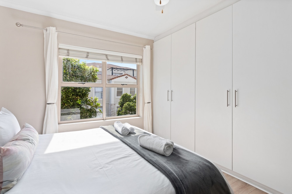 Bougain Villa CB206
