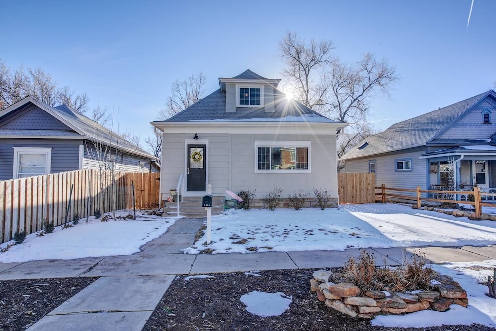 1893 Classic 4 Blocks From Great Dining & Shops view 2