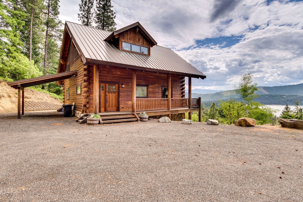 Luxury Mtn Cabin w/ Sweeping Cle Elum Lake Views! view 3