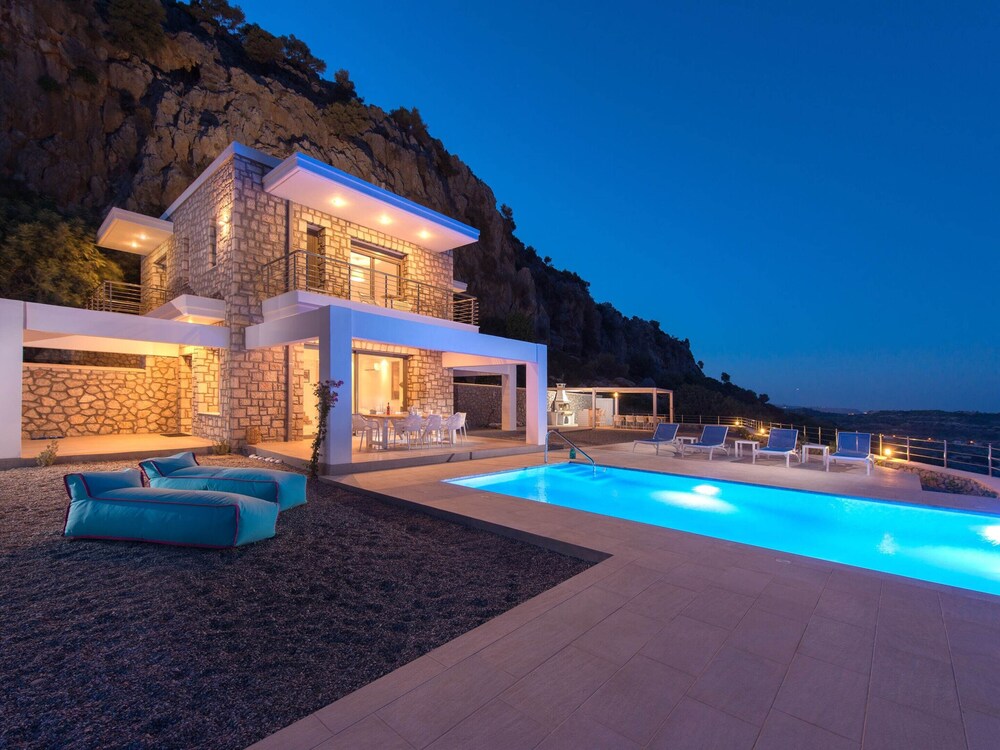 Villa in Rhodes With Infinity Pool photo 2