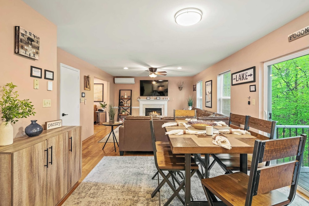 Lakeview Retreat w/ Kayaks, Game Room, Firepits Gated Community w/ Lake + Beach Access