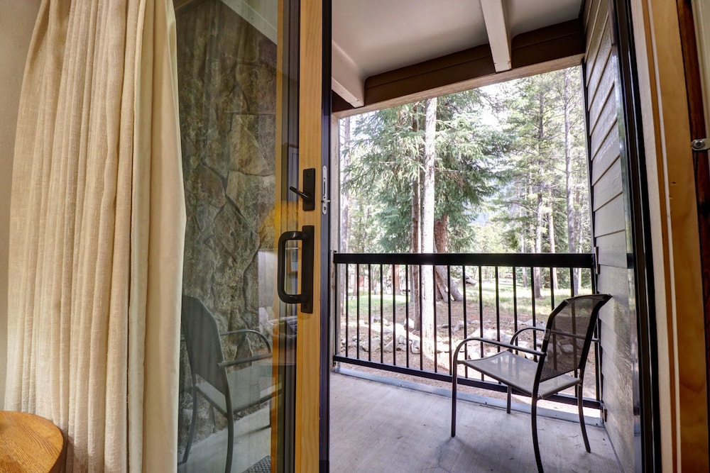 Huge Ski-In Ski-Out Condo - CM116 by RedAwning view 5