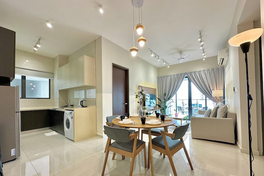 Country Garden Danga Bay Sea View Homestay by Stayrene