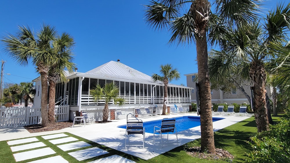 Twelve Palms Cottage by Tybee Vacation Rentals