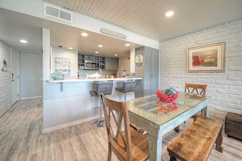 Sleeps 20 3 Condos w/ Beach Access, Pool, Tennis Courts Sea Sands Complex
