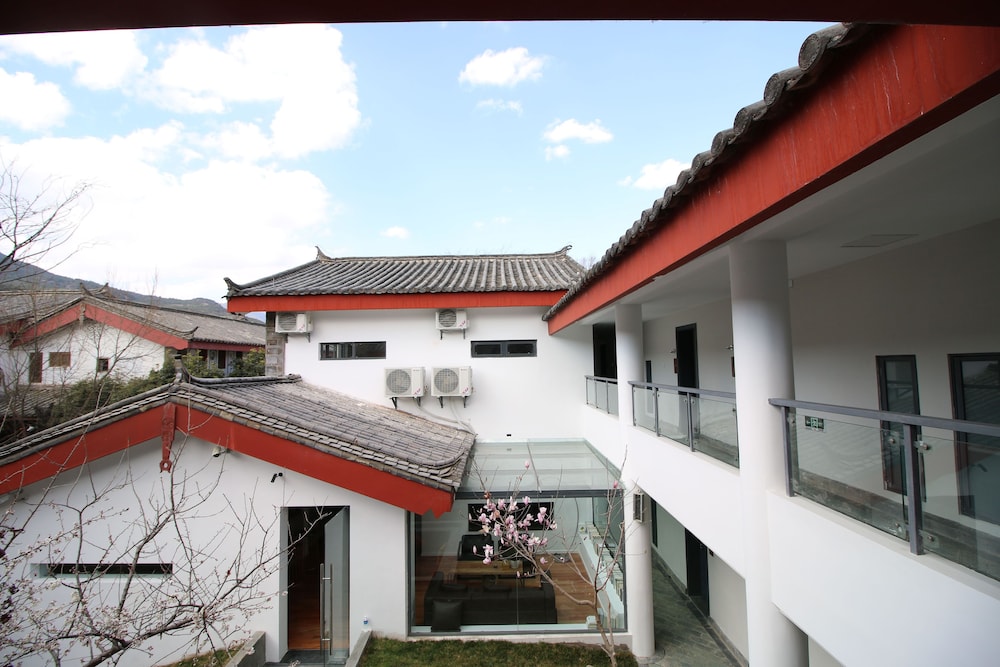 Lijiang Shuhe Travelling With hotel