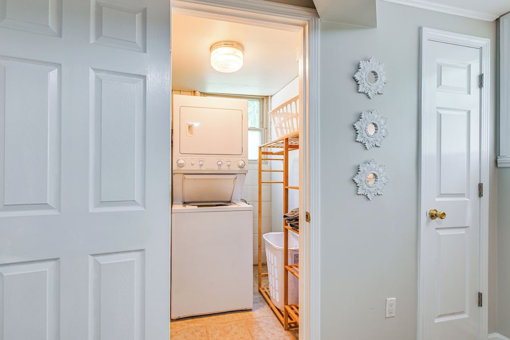 3 Mi to Dtwn: Hickory Home Base w/ Patio!