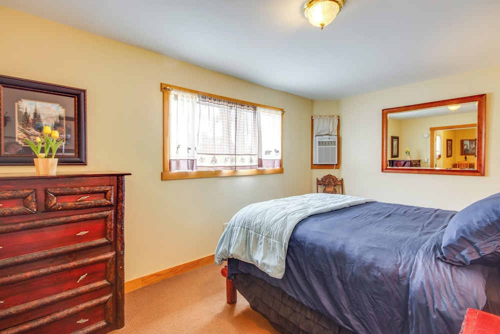 Spacious Yellowstone River Retreat w/ Trails!